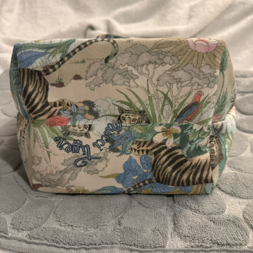 Gucci Tiger Small Tote - Picture 9 of 12